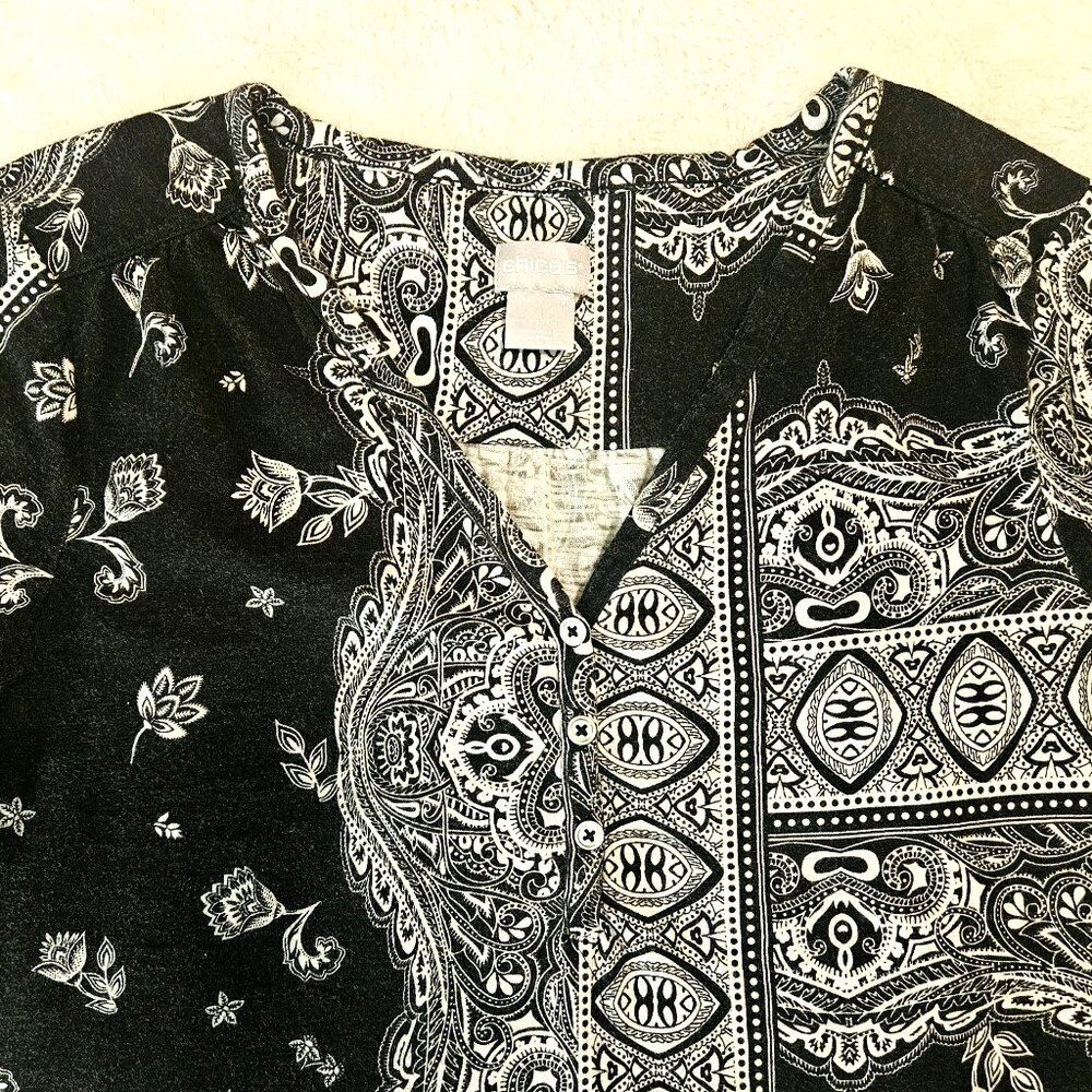 Chico's Women's Black and White Paisley Print Top T-shirt V-neck 3/4 Size M - Picture 2 of 7